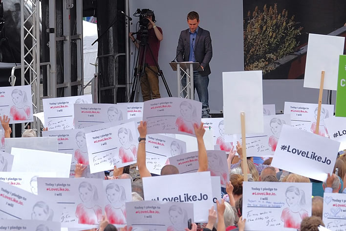 Demo Jo Cox™, 22.06.2016, image: Breitbart