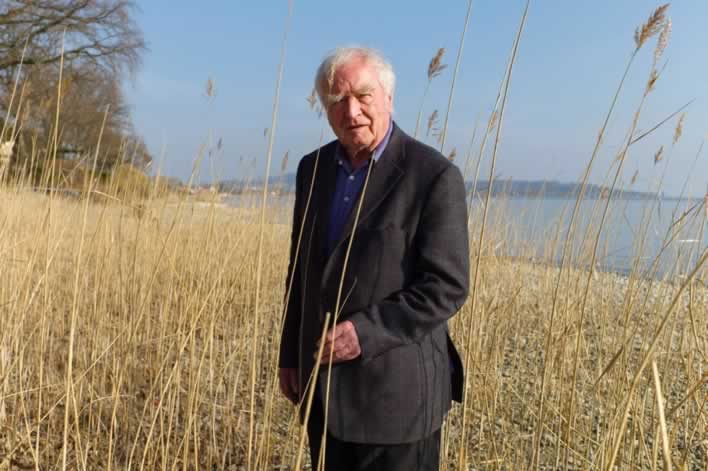 Martin Walser on the shore of the Lake of Constance, ©Frank Röth, Frankfurter Allgemeine Zeitung