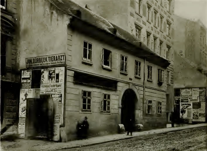 Säulengasse 3, front view.
