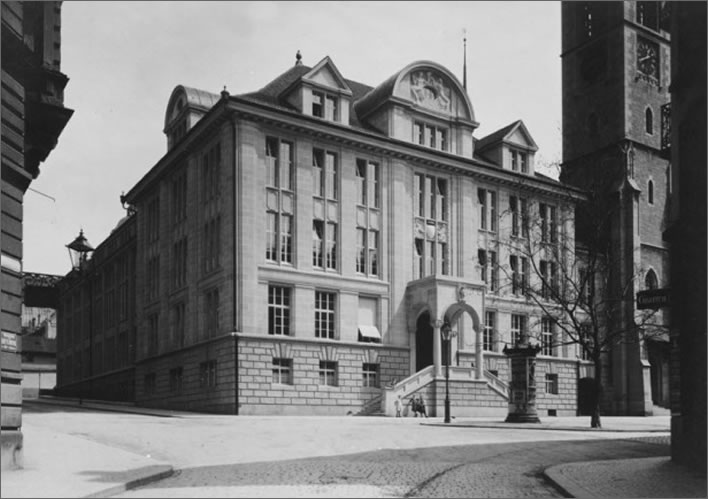 Zentralbibliothek in Zurich after its completion in 1917.