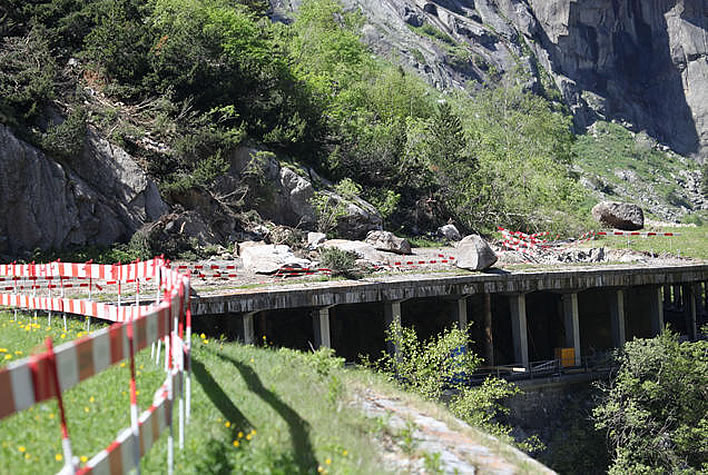 The Schöllenen gorge in June 2015: still dropping rocks at will on the just and the unjust. 