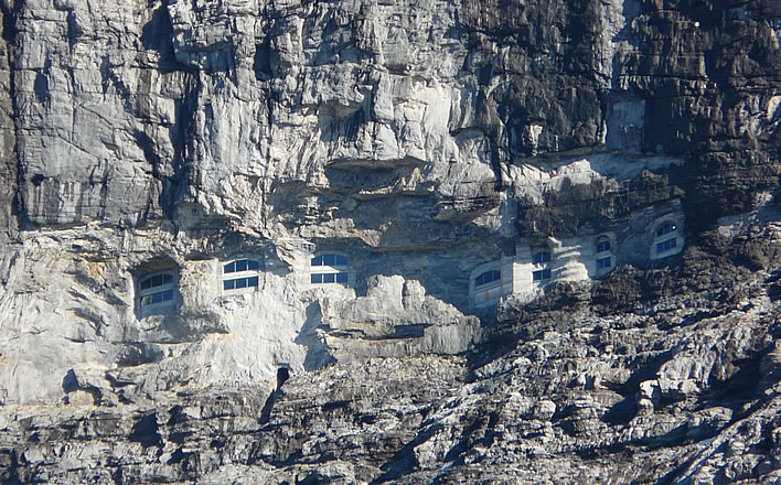 The Station Eigerwand's windows