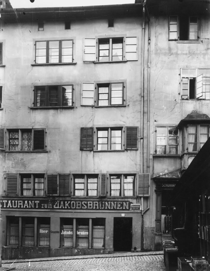 Spiegelgasse 14 and the Restaurant zum Jakobsbrunnen in 1927.