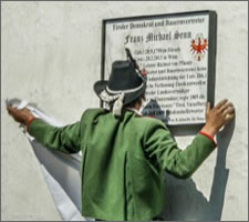 Unveiling the commemorative plaque to Michael Senn in Pfunds, 15 August 2013.