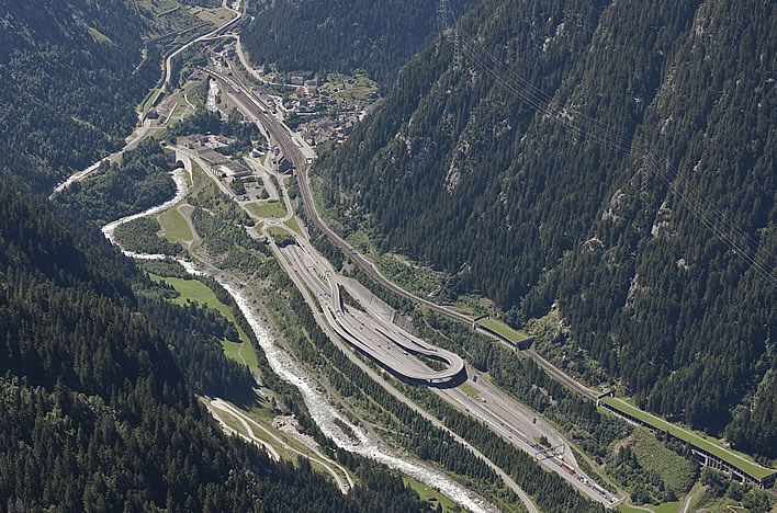Aerial view of Göschenen in 2007