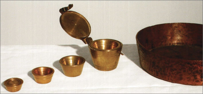 Weights and measures for salt, 18th century.