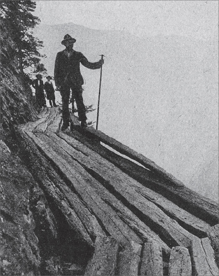 The 'Latma' walkway between the Tellwald and Leiggern above Raron in Wallis, around 1900.