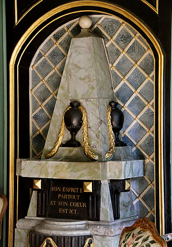 A photograph of the monument for Voltaire's heart in the Château de Voltaire at Ferney