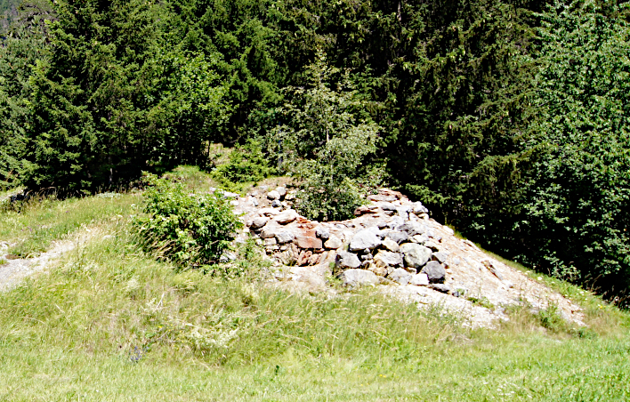 Remains of an abandoned lime kiln, Burvagn/Salouf